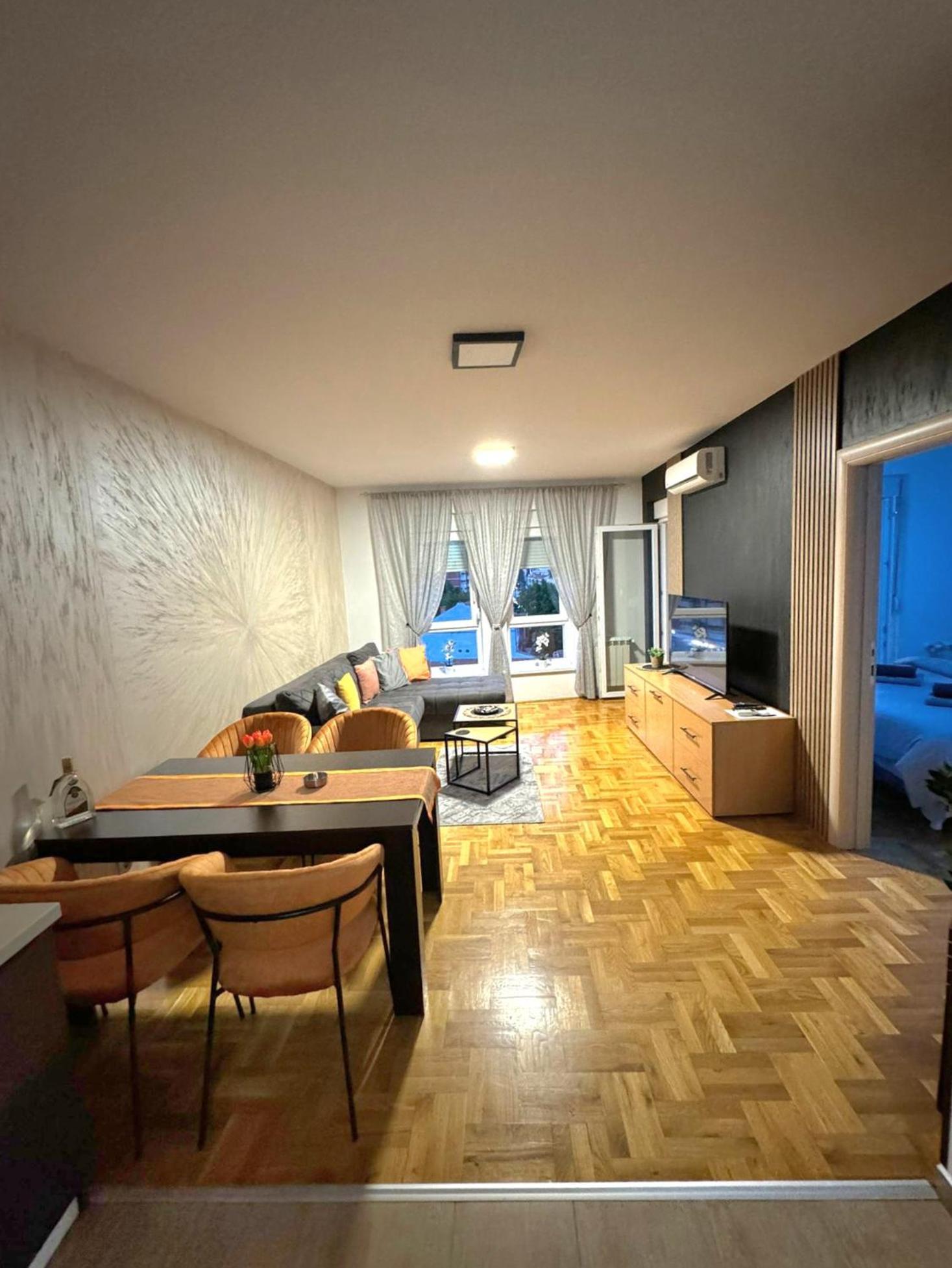 Stan Na Dan Aurora Apartment Pozarevac Bagian luar foto