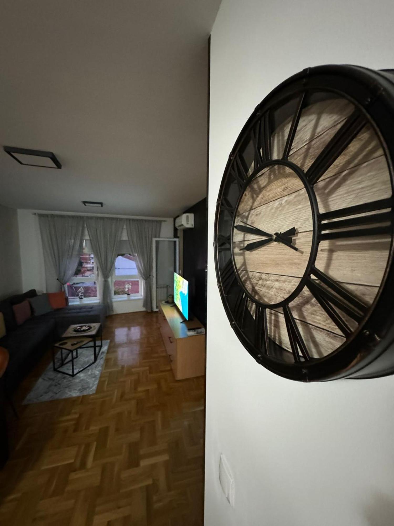 Stan Na Dan Aurora Apartment Pozarevac Bagian luar foto