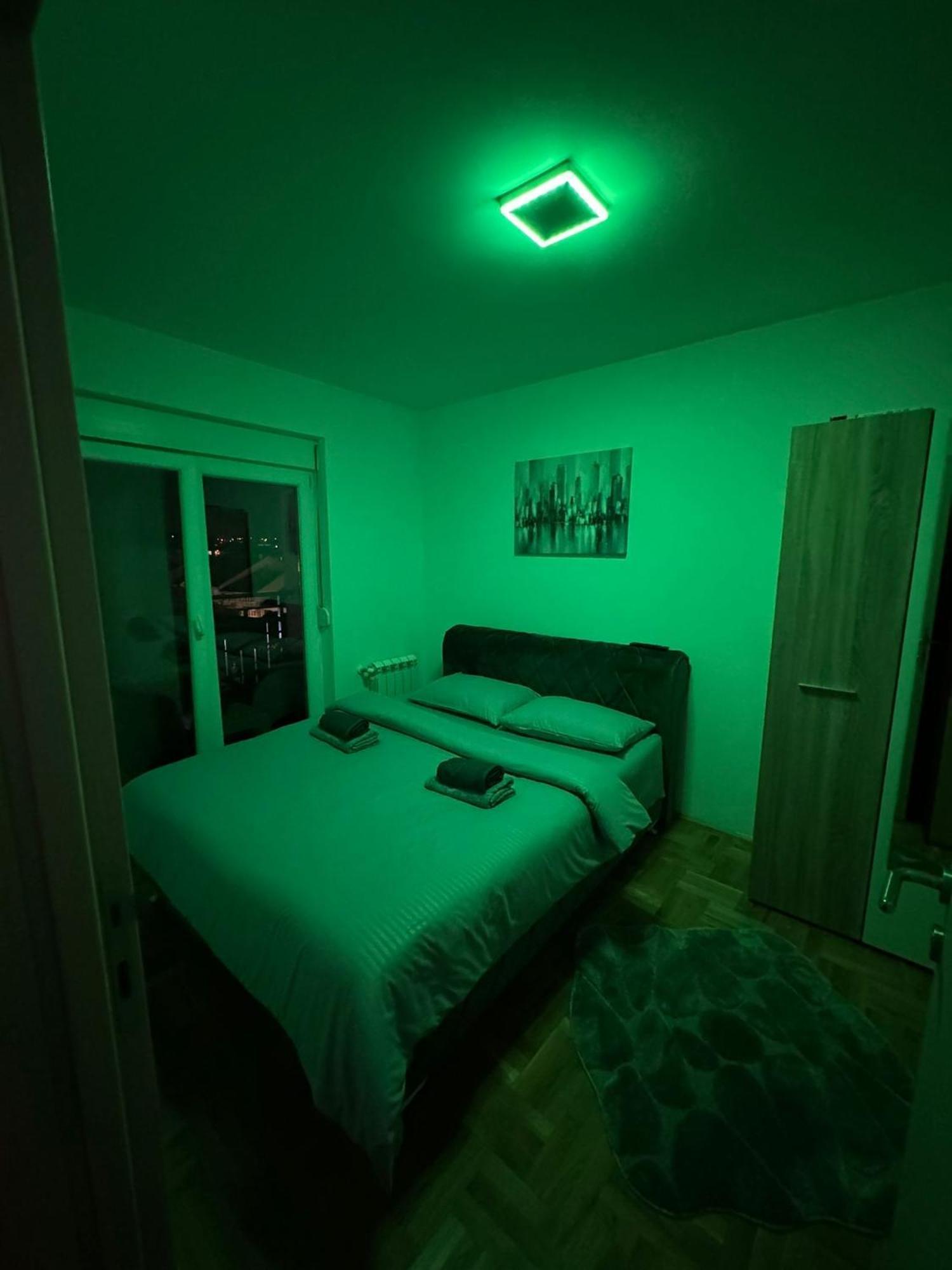 Stan Na Dan Aurora Apartment Pozarevac Bagian luar foto