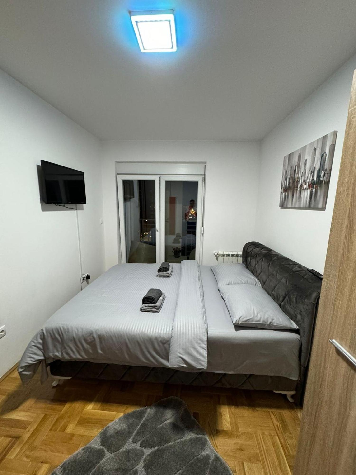 Stan Na Dan Aurora Apartment Pozarevac Bagian luar foto