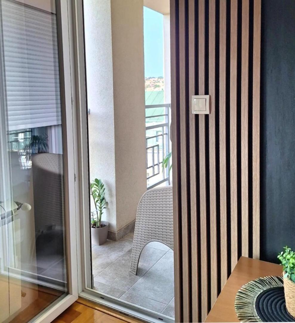 Stan Na Dan Aurora Apartment Pozarevac Bagian luar foto