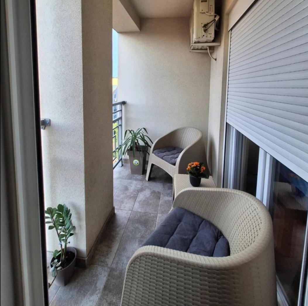 Stan Na Dan Aurora Apartment Pozarevac Bagian luar foto