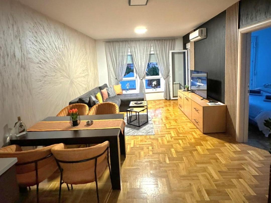 Stan Na Dan Aurora Apartment Pozarevac Bagian luar foto